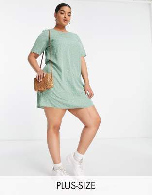 Glamorous Curve Short Sleeve Shift Dress In Green Ditsy