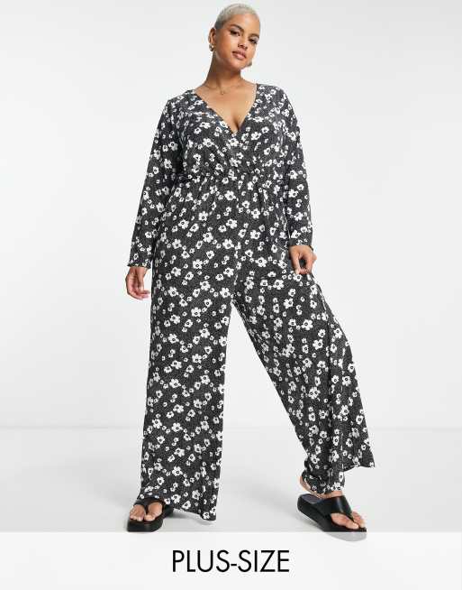 Glamorous Curve – Svartvit, blommig, avslappnad jumpsuit med omlottdesign framtill