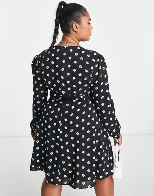 Glamorous Curve V-neck tie waist dress in black/white daisy, 3 of 4