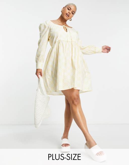 Glamorous Curve – Żółta sukienka mini w rustykalnym stylu z długimi rękawami i wzorem w kratę