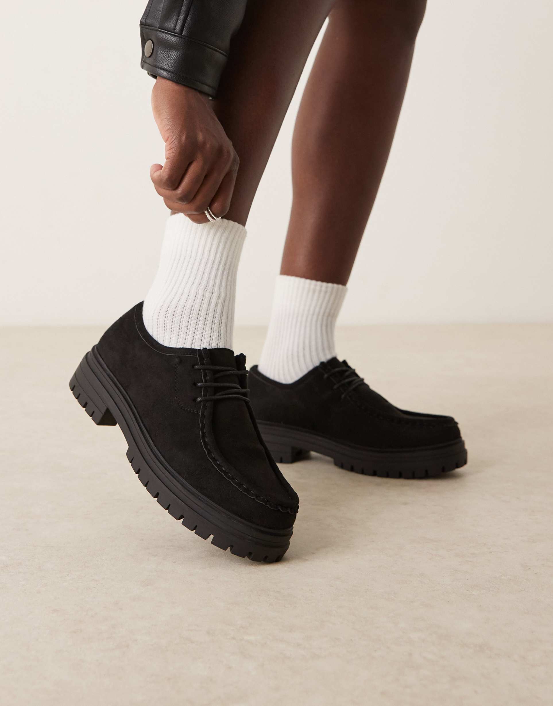 glamorous derby shoes in black microsuede