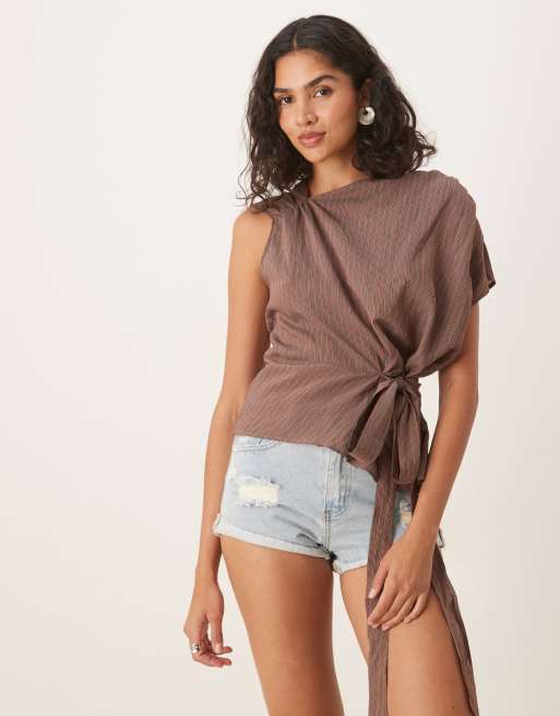 Glamorous Distressed denim shorts in bleach stonewash, 2 of 5