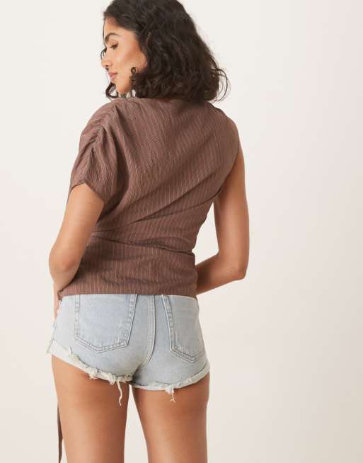 Glamorous Distressed denim shorts in bleach stonewash, 5 of 5