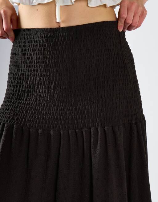 Glamorous Drop waist maxi skirt in black crinkle, 4 of 4
