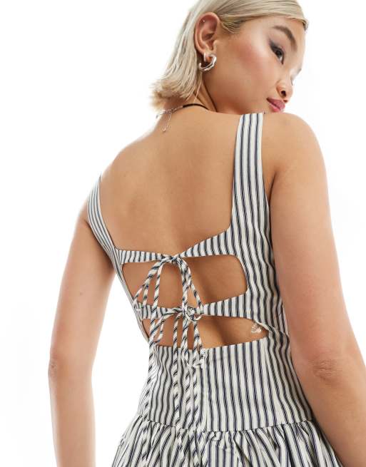 Glamorous drop waist square neck full skirt maxi dress in black white stripe, 3 of 4