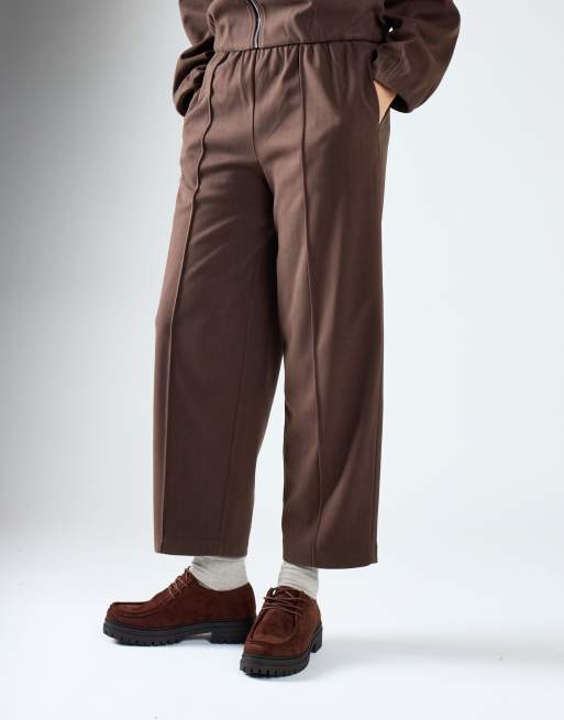 Glamorous Elastic waist straight leg trousers in dark brown, 3 of 4
