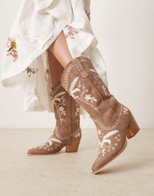 embroidered western knee boots in tan-Brown