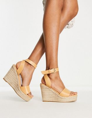Glamorous espadrille wedge sandals in camel
