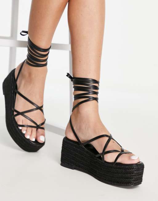 Glamorous – Espadrilles in Schwarz mit flacher Plateausohle und Riemchen