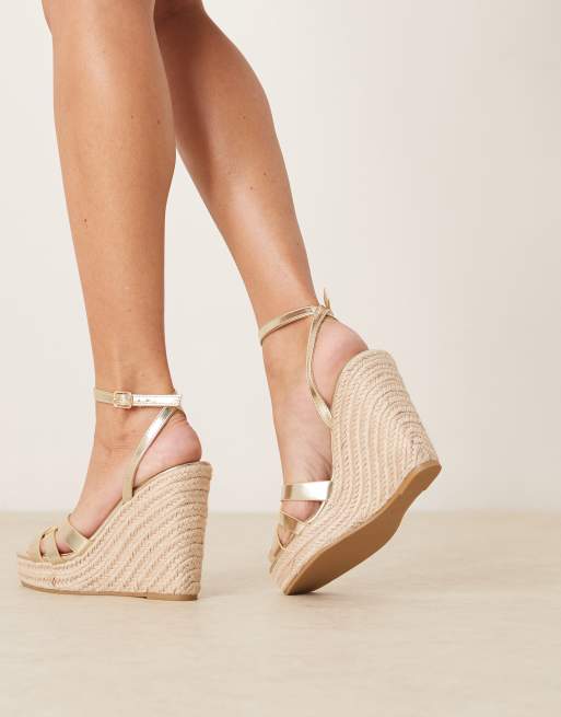 Glamorous espadrilles wedge heeled sandals in gold