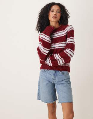 Glamorous - Figurbetonter, kastiger Strickpullover mit Streifen in Blau und Burgunderrot-Bunt
