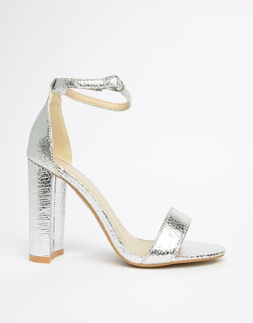Glamorous – Filigrane silberne Sandalen mit Blockabsatz in weiter Passform, 4 von 4