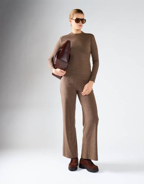 Glamorous Fitted long-sleeves crewneck top in brown rib - view 1