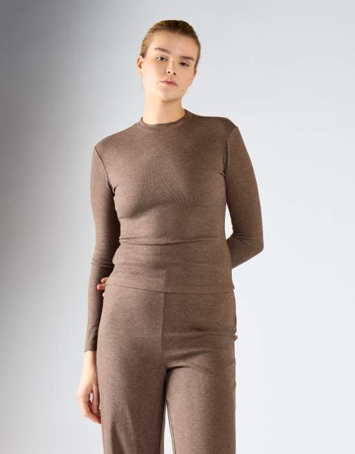 Glamorous Fitted long-sleeves crewneck top in brown rib, 3 of 4