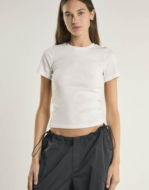 Glamorous Fitted-short-sleeve ribbed-top in off white