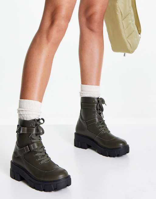 Glamorous – Flache Ankle-Boots zum Schnüren in Olivgrün mit Schnallen