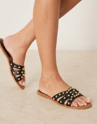 Glamorous - Flache Sandalen in Schwarz mit Nietenbesatz