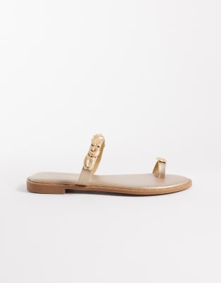 Glamorous Flat Sandals With Faux Shells In Gold