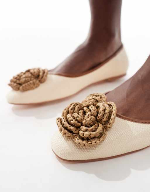 Glamorous flat shoes with woven crochet flower in cream linen, 3 of 4