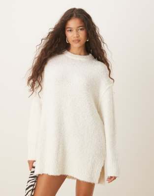 Glamorous - Flauschiges Pullover-Minikleid in Weiß