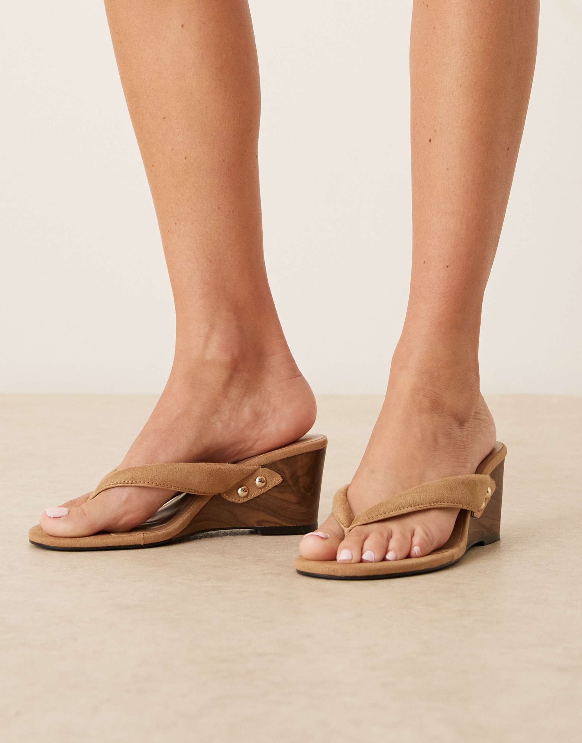 glamorous flip flop wedge sandals in neutral suede