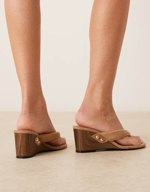 Glamorous flip flop wedge sandals in neutral suede, 4 of 4