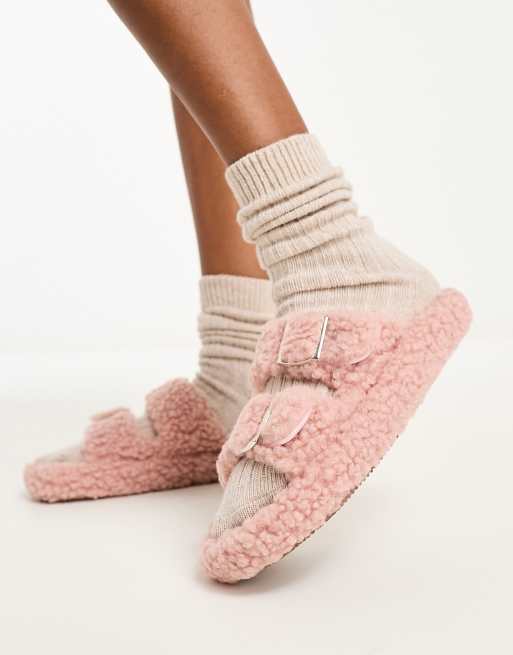 Pink best sale fluffy shoes