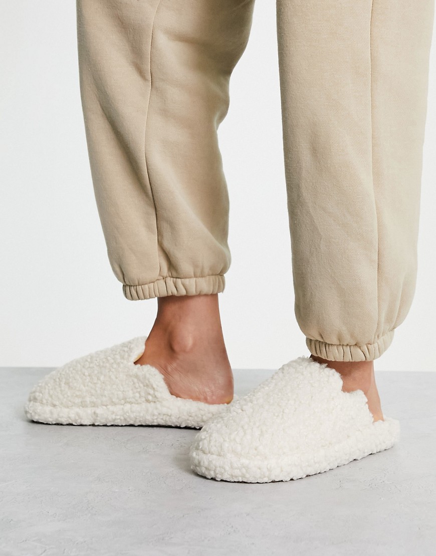Glamorous fluffy slippers in cream-White