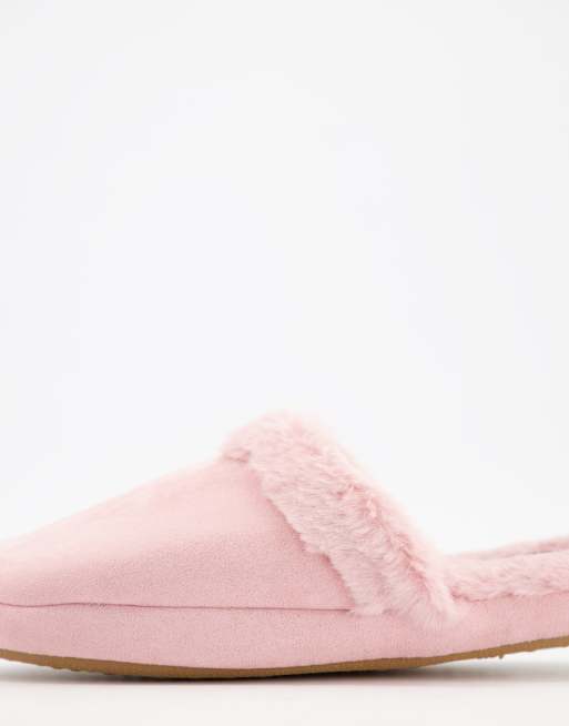 Glamorous fluffy slippers in pale pink