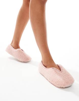 Glamorous fluffy slippers in pink