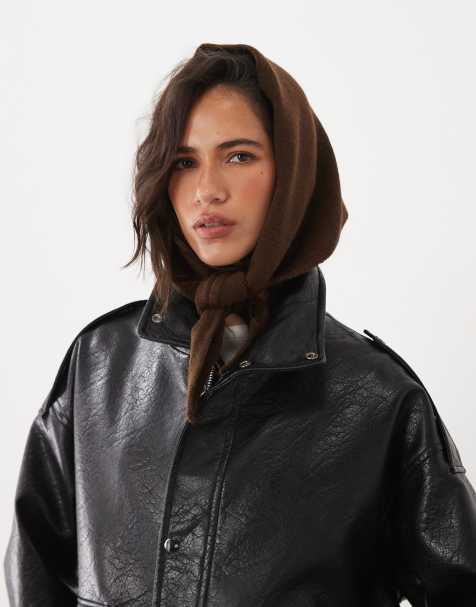 Glamorous gebreide triangel sjaal in chocoladebruin - view 1