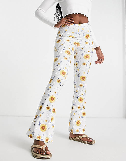 Glamorous - Geribbelde flare-broek met hoge taille en zonnebloemprint, deel van co-ord set