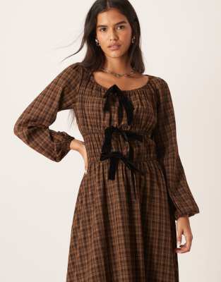 Glamorous - Gesmoktes Maxikleid in Schwarz-Braun kariert mit Bindedetail vorne-Bunt