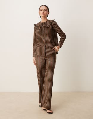 Glamorous - Gestreifte Hose in Braun-Schwarz mit weitem Bein