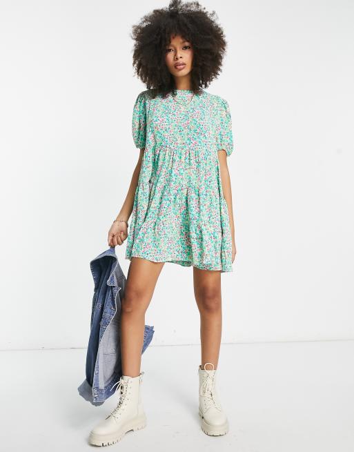 Glamorous – Gestuftes Mini-Hängerkleid mit grünem Frühlingsblumenmuster, 4 von 4