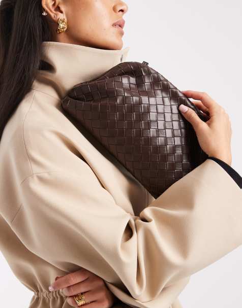 Glamorous – Gewebte Clutch in Dunkelbraun mit Kissenoptik - view 1