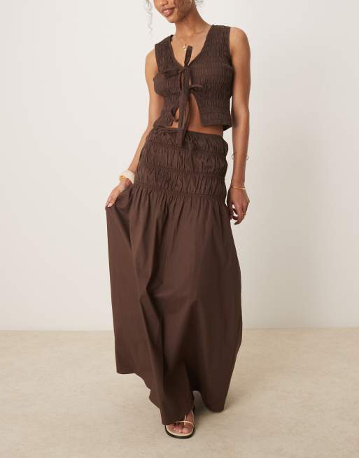 Glamorous Gonna lunga marrone con vita arricciata in coordinato