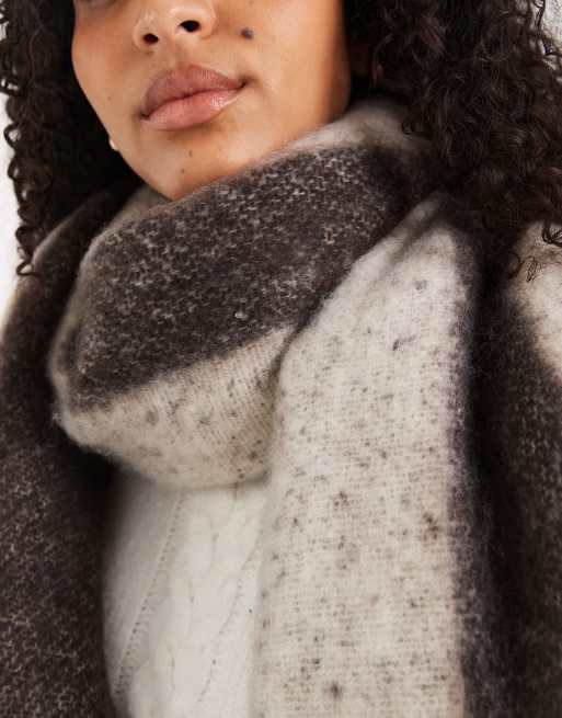 Glamorous - Gråt og brunt tæppehalstørklæde med striber, 3 af 3