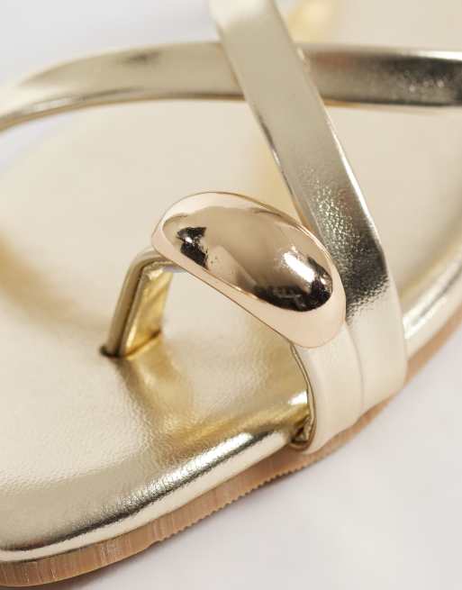 Glamorous - Guldfarvede flade sandaler med tåringe, 3 af 4