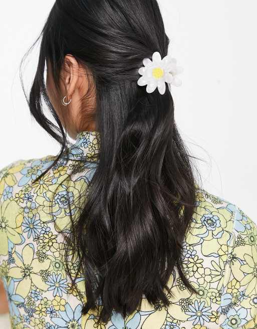Glamorous – Haarklammer mit Gänseblümchen-Design in perlmuttfarbenem Weiß