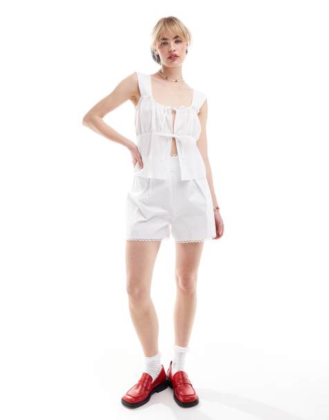 Glamorous high-waist lace edge shorts in white - view 1