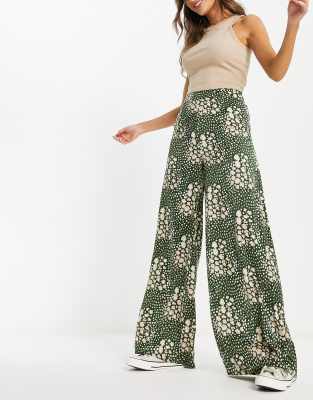 Glamorous Glamorous high waisted wide leg trousers in green leopard-Multi