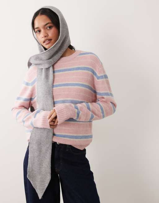 Glamorous hooded triangle scarf in grey, 2 of 3