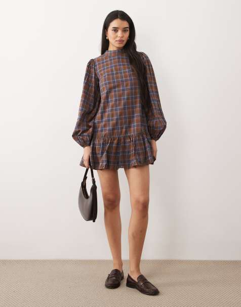 Glamorous - Hoogsluitende geruite mini jurk met pofmouwen in blauw en bruin - view 1