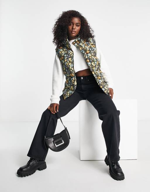 Glamorous - Hoogsluitende gewatteerde bodywarmer in schattige bloemenprint
