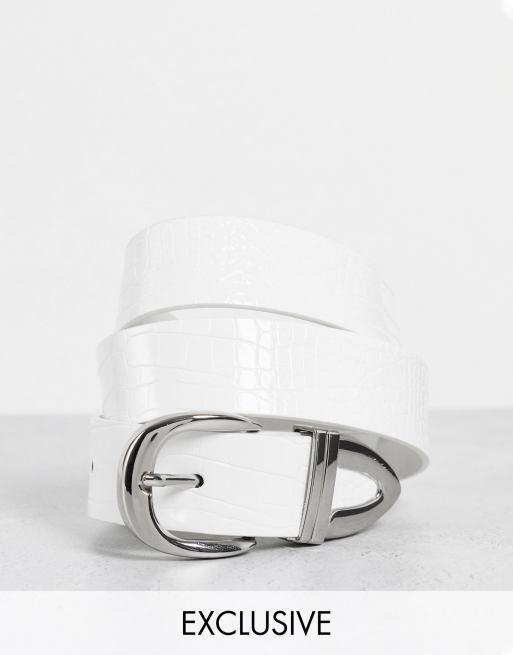 Glamorous - Hvidt bælte med krokodillemønster og sølvspids - Kun hos ASOS