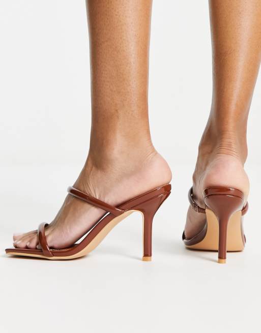 Glamorous - Instapsandalen met hak en twee bandjes in chocoladebruin lakleer, 4 van 4