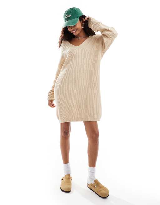 Glamorous – Jasnobeżowa sukienka dzianinowa oversize z kołnierzem