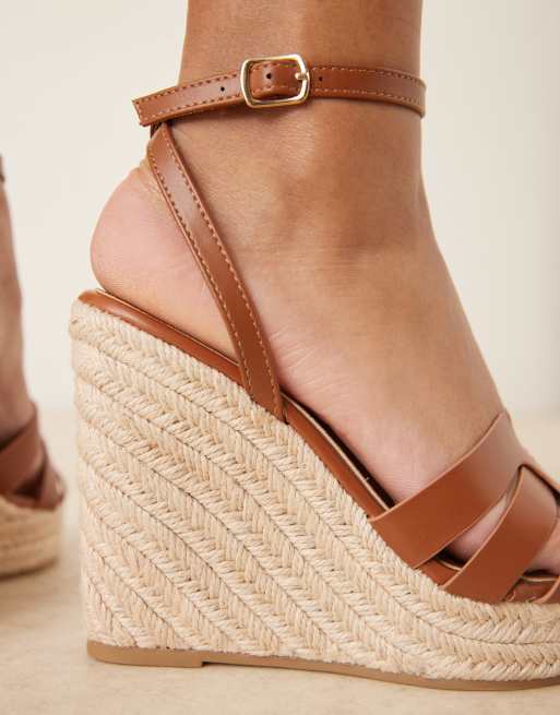 Glamorous – Jasnobrązowe sandały espadryle na obcasie i koturnie, 2 z 4