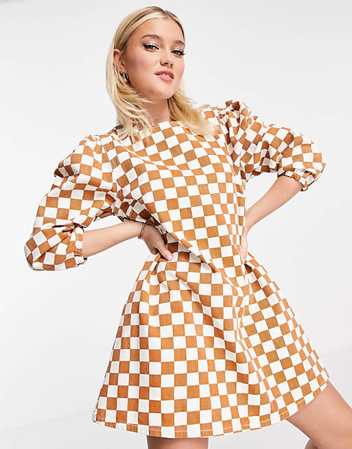 Glamorous – Jeansowa sukienka mini o kopertowym kroju w szachownicę